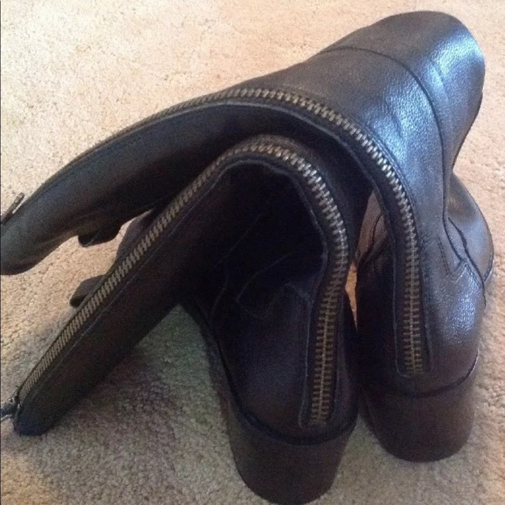 Boots - Picture 3 of 6